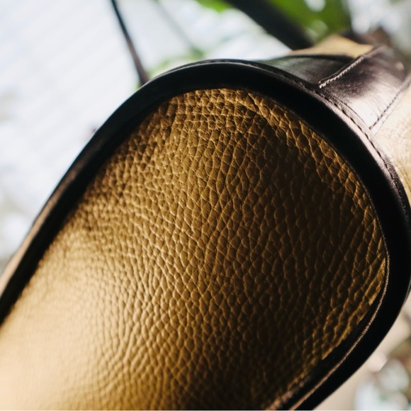 Brighton Beige Pebble Leather with Black Trim Shoulder Bag - Picture 4 of 8